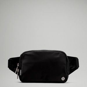 *WITH TAGS* lululemon black everywhere belt bag!!